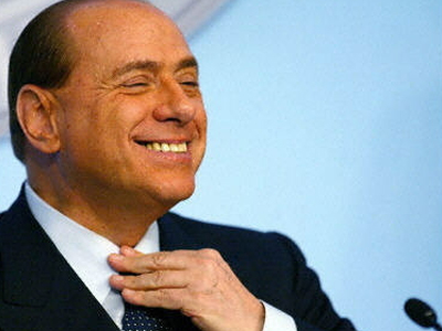 Ανοίγει τις επαύλεις του για τους πληγέντες ο Μπερλουσκόνι