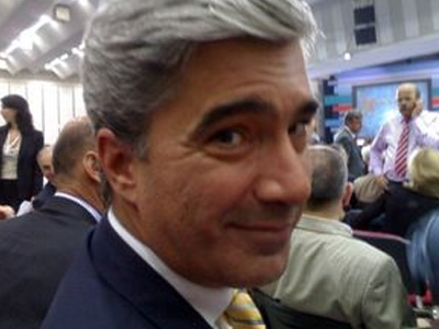 Η ωραία του βουλευτή έχασε την έξοδο του κυριλέ εστιατορίου.