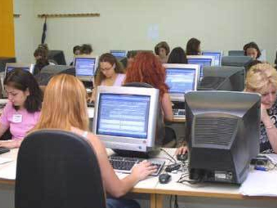 Σήμερα η απόφαση για την εξίσωση των ορίων ηλικίας των γυναικών