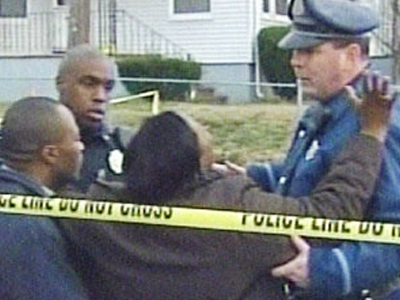 Αποκεφάλισε και μαχαίρωσε τις αδερφές του