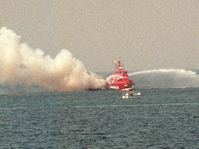 Στάχτη έγινε θαλαμηγός