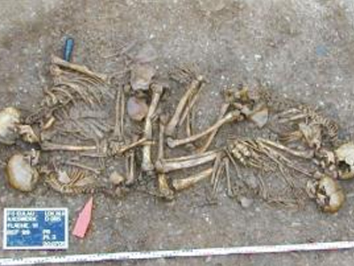 Οικογένεια βρέθηκε αγκαλιασμένη ύστερα από 4.600 χρόνια