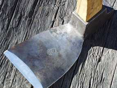 Τον σκότωσε με σκεπάρνι