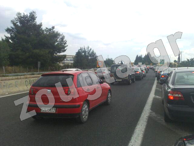 Ουρές 10 χιλιομέτρων στην εθνική οδό