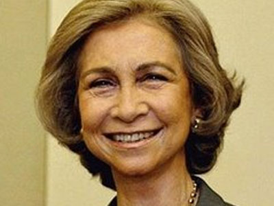 Ασπασμός αντί υπόκλισης στην βασίλισσα της Ισπανίας