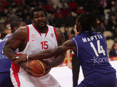 Κέρδισε την Καβάλα και συνεχίζει πρώτος ο Ολυμπιακός