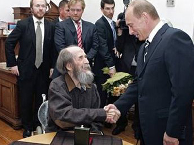 “Έσβησε” ο Σολζενίτσιν