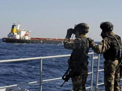 Πολεμικό πλοίο «συνέλαβε» Σομαλούς πειρατές