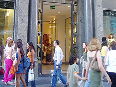 24 ώρες το 24ωρο ανοιχτά τα καταστήματα της Μαδρίτης