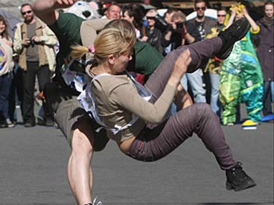 Όποιος σηκώσει τα “οικογενειακά βάρη”, κερδίζει!