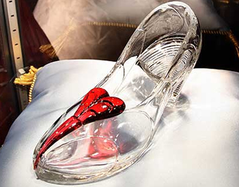 Γονείς τα έβαλαν με τη “Σταχτοπούτα”