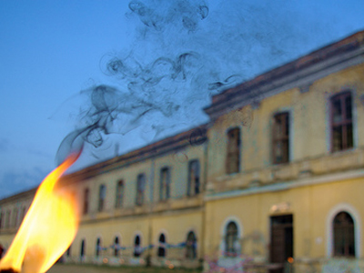 Φωτιά σε πρώην στρατόπεδο στη Θεσσαλονίκη