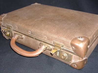 Έβαλε το πτώμα της σε βαλίτσα