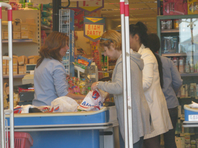 Κοστουμάτοι… είχαν ρημάξει 16 σούπερ μάρκετ