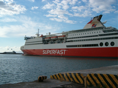 Λαθρομετανάστες τραυμάτισαν ναυτικό