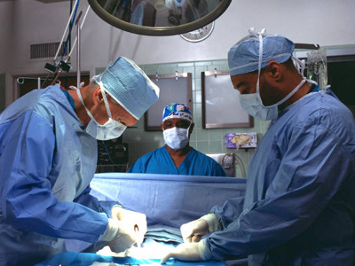 Άντρες στο χειρουργείο για σμίκρυνση στήθους