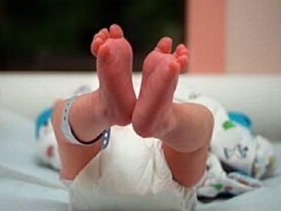 61χρονη γέννησε το εγγόνι της