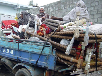Αποχωρούν από τα σπίτια τους οι άμαχοι στην κοιλάδα του Σουάτ