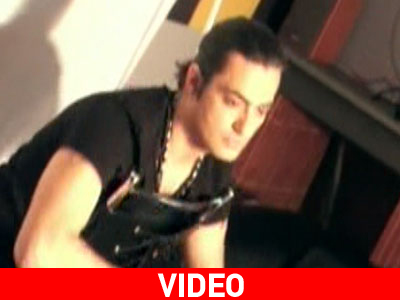 Αποκλειστικά στη zougla.gr το νέο hit του καλοκαιριού