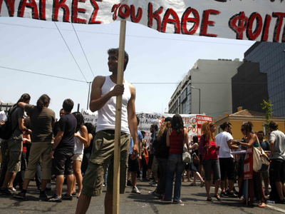 Συγκέντρωση φοιτητών στις 12:00 στα Προπύλαια