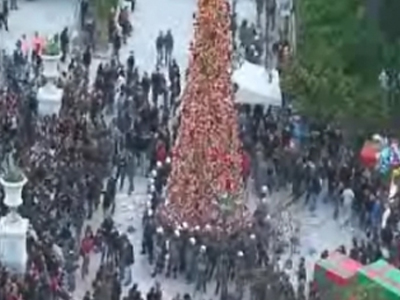 Χριστούγεννα στους δρόμους