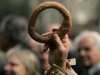 Στους δρόμους τα περήφανα γηρατειά