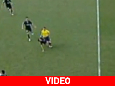 Σκληρό τάκλιν σε… διαιτητή