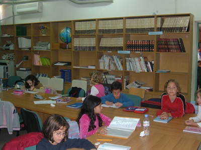 Διευθυντής ψέκασε τους μαθητές επειδή μύριζαν