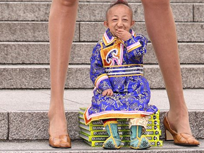 Η γυναίκα με τα πιο ψηλά πόδια