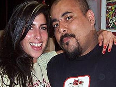 Από AIDS πάσχει άνθρωπος που κάνει tattoo σε επωνύμους