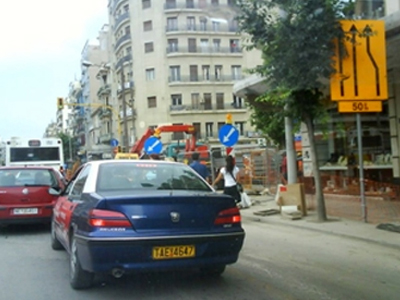 Νεκρός επιβάτης ταξί που προσέκρουσε σε φανάρι