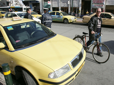 Μια θέση παρκινγκ του στοίχησε… το ταξί του