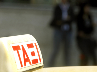 «Ενέδρα» σε οδηγό ταξί στον Τίρναβο