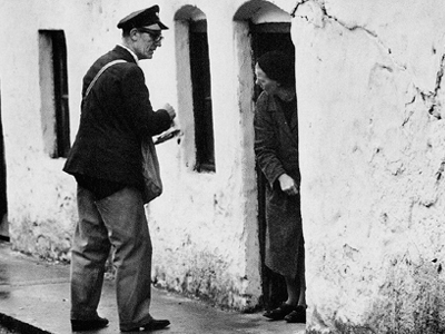 «Φτερά» έκαναν οι συντάξεις μαζί με το αυτοκίνητο του ταχυδρόμου