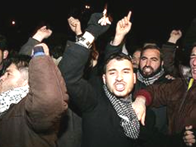 Διαδηλωτές επιτέθηκαν στους παίκτες της Μπνέι Χασαρόν