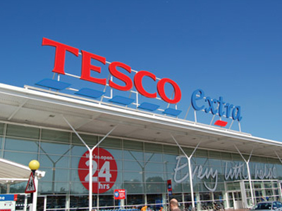 Γυμνός διαρρήκτης «κόλλησε» σε καμινάδα