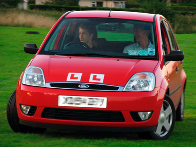 Τον υποχρέωσαν να ξαναδώσει εξετάσεις οδήγησης λόγω ομοφυλοφιλίας