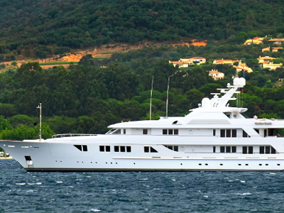 Προσάραξε θαλαμηγός στον Άγιο Ιωάννη Μυκόνου