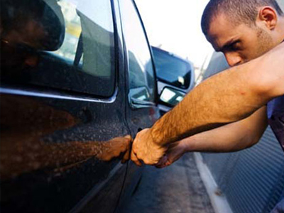 Τα «έκανε» πάνω του ο ληστής