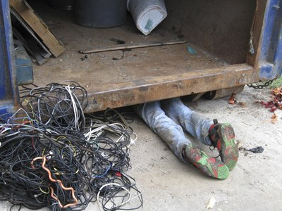 Ληστής εγκλωβίστηκε σε σκουπιδοτενεκέ