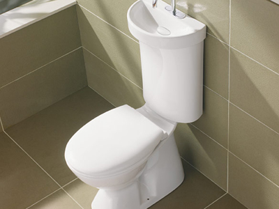 Ξέχασε 10.000 ευρώ … σε τουαλέτα