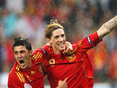 “Τρίποντο” ξεκίνημα η Ισπανία