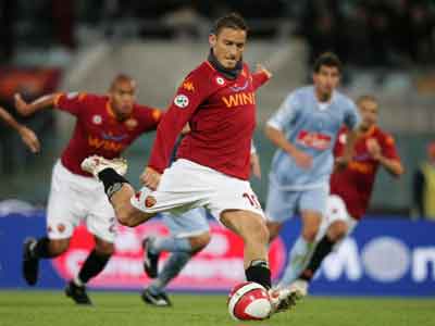 Ανανεώνει και κλείνει την καριέρα του στη Roma ο Totti