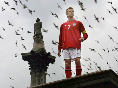 “Ζωντανά”  αγάλματα στην πλατεία Τραφάλγκαρ