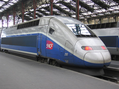 Σφήνωσε το χέρι του σε λεκάνη τουαλέτας τρένου