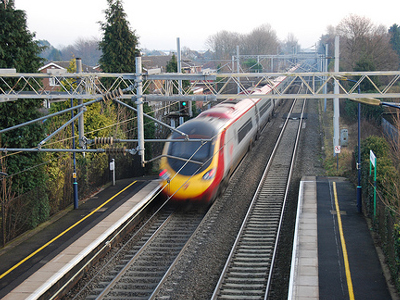 Σκότωσε τη γυναίκα του και έπεσε στις ράγες του τρένου