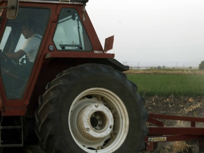 Τρακτέρ καταπλάκωσε αγρότη