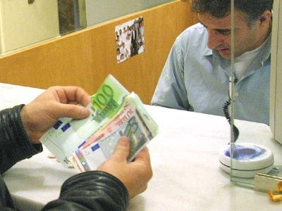 Του έστησαν καρτέρι έξω από την τράπεζα