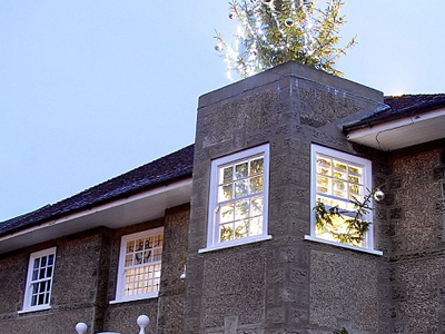 “Τριώροφο”…. χριστουγεννιάτικο δέντρο