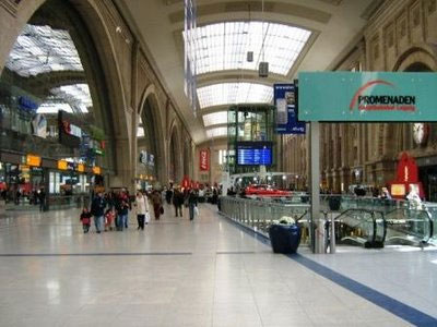 Τέλος τα παθιασμένα φιλιά στους σιδηροδρομικούς σταθμούς